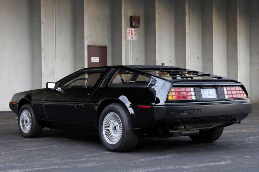  DeLorean DMC-12 in Black 1981 года  (фото 22 из 207)